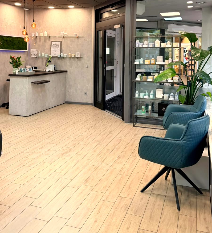 Empfang und Wartebereich im Salon Success Hairdress